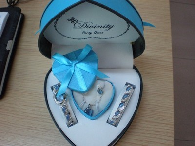 國慶盛典，時尚獻(xiàn)禮 深圳市亞迪表業(yè)套裝禮品手表璀璨登場